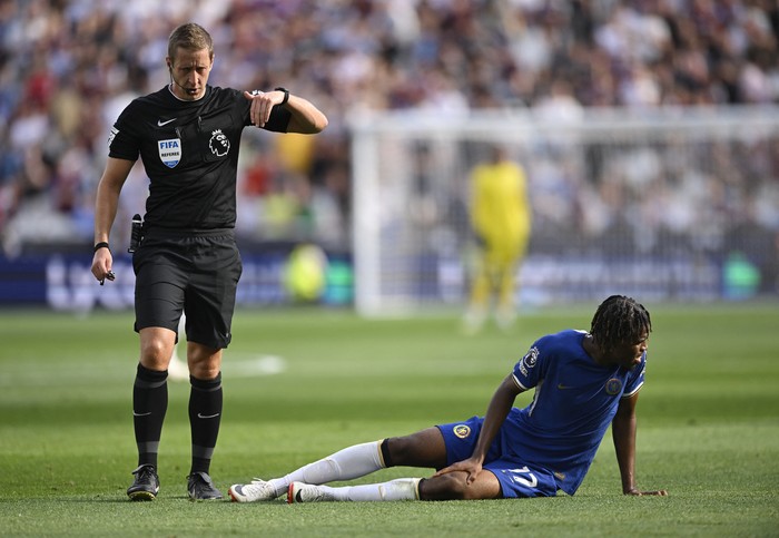 Carney Chukwuemeka Soccer Football - Premier League - West Ham United v Chelsea - London Stadium, London, Britain - August 20, 2023 Chelsea's Carney Chukwuemeka reacts after sustaining an injury REUTERS/Tony Obrien EDITORIAL USE ONLY. No use with unauthorized audio, video, data, fixture lists, club/league logos or 'live' services. Online in-match use limited to 75 images, no video emulation. No use in betting, games or single club /league/player publications. Please contact your account representative for further details.