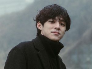 Barista Tampan Viral, Wajahnya Disebut Perpaduan V BTS dan Gong Yoo Barista Tampan Viral, Wajahnya Disebut Perpaduan V BTS dan Gong Yoo