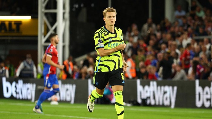 Soccer Football - Premier League - Crystal Palace v Arsenal - Selhurst Park, London, Britain - August 21, 2023 Arsenals Martin Odegaard celebrates scoring their first goal Action Images via Reuters/Andrew Boyers EDITORIAL USE ONLY. No use with unauthorized audio, video, data, fixture lists, club/league logos or live services. Online in-match use limited to 75 images, no video emulation. No use in betting, games or single club /league/player publications.  Please contact your account representative for further details