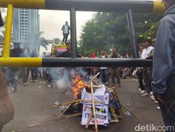 Massa Demo Pekerja Migran Bubarkan Diri dari Depan Kemnaker