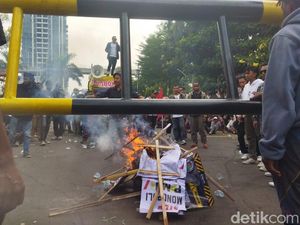 Massa Demo Pekerja Migran Bubarkan Diri dari Depan Kemnaker