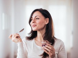 4 Etiket Makan Dessert dari Pakar, Cocok Buat Cewek Kue!