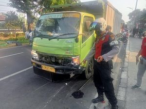 Truk Tabrak 7 Pemotor Lawan Arah di Lenteng Agung Arah Depok