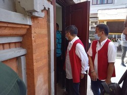 Belanja Pakai Kartu Kredit Curian, 2 WN China Divonis 7 Bulan Bui!