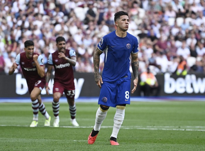 Soccer Football - Premier League - West Ham United v Chelsea - London Stadium, London, Britain - August 20, 2023 Chelseas Enzo Fernandez looks dejected after he has his shot saved by West Ham Uniteds Alphonse Areola from the penalty spot REUTERS/Tony Obrien EDITORIAL USE ONLY. No use with unauthorized audio, video, data, fixture lists, club/league logos or live services. Online in-match use limited to 75 images, no video emulation. No use in betting, games or single club /league/player publications.  Please contact your account representative for further details.