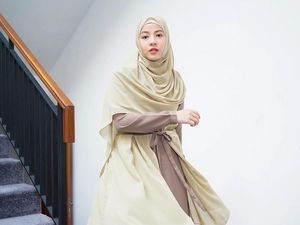 4 Tips Hijab Syari Stylish untuk Ibu Muda ala Natasha Rizky 4 Tips Hijab Syari Stylish untuk Ibu Muda ala Natasha Rizky