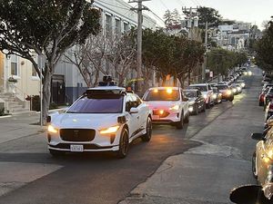 Gegara Kecelakaan, Armada Taksi Tanpa Awak Dikurangi