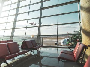 Turis Arab Berulah, Dikeluarkan dari Pesawat-Kencing di Bandara Turis Arab Berulah, Dikeluarkan dari Pesawat-Kencing di Bandara