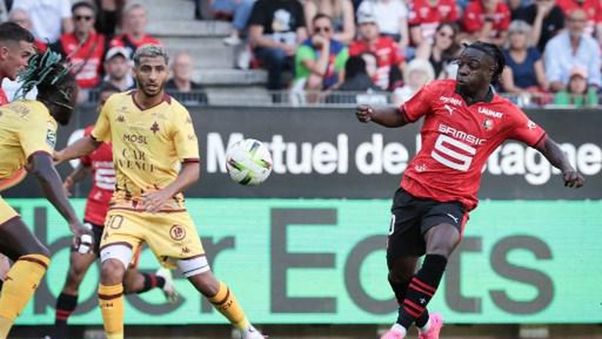 Manchester City sepakati transfer Jeremy Doku. (Foto: AFP/LOU BENOIST)