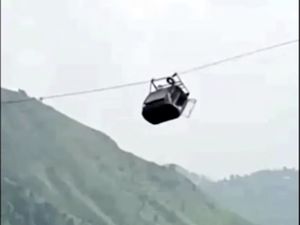 Kabel Putus, 6 Anak Terjebak di Gondola di Atas Jurang Pakistan Kabel Putus, 6 Anak Terjebak di Gondola di Atas Jurang Pakistan