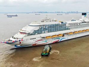 Top! Kapal Pesiar Besar Buatan China Mulai Pelayaran Perdana