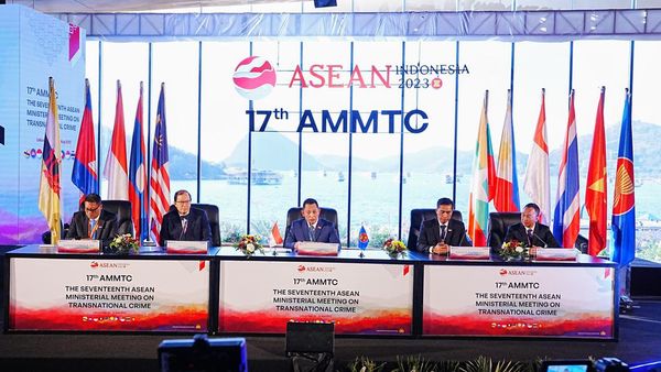Momen Kapolri Serahkan Keketuaan AMMTC ke Laos