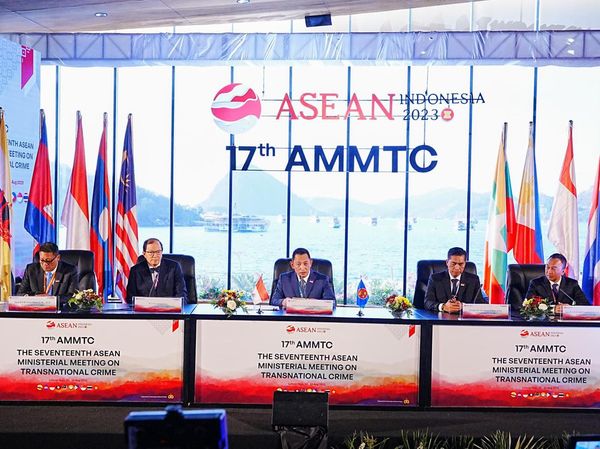 Momen Kapolri Serahkan Keketuaan AMMTC ke Laos