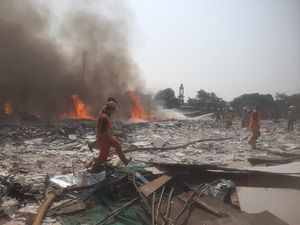 Kebakaran Tumpukan Sampah di Cengkareng, 17 Unit Damkar Dikerahkan