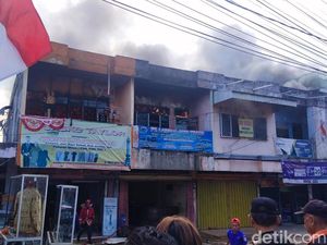 Diduga Akibat Arus Pendek Listrik, 5 Ruko di Jambi Terbakar