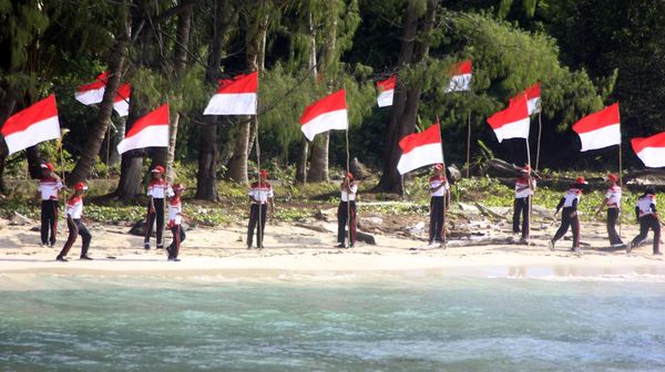 Khidmat Pengibaran Merah Putih di Tapal Batas RI-Palau