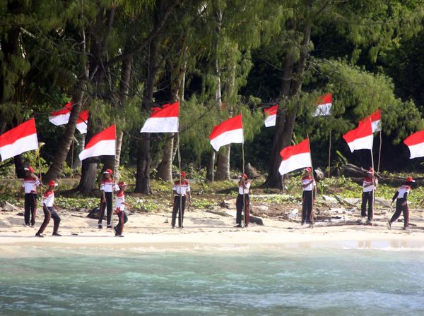 Khidmat Pengibaran Merah Putih di Tapal Batas RI-Palau