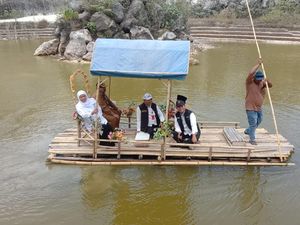 Kunjungi Wisata Bukit Jaddih Bangkalan, Khofifah Soroti Parkir dan Jalan Kunjungi Wisata Bukit Jaddih Bangkalan, Khofifah Soroti Parkir dan Jalan