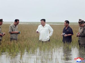 Aksi Kim Jong Un Turun ke Sawah, Mau Apa?