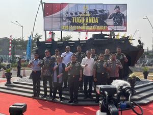 KSAD Jenderal Dudung Resmikan Monumen Panser Anoa di Kawasan PIK 2 KSAD Jenderal Dudung Resmikan Monumen Panser Anoa di Kawasan PIK 2