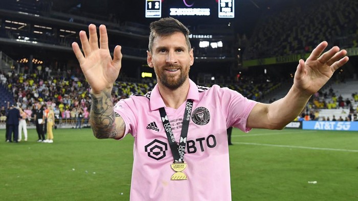 Aug 19, 2023; Nashville, TN, USA; Inter Miami CF forward Lionel Messi (10) waves after winning the Leagues Cup against Nashville SC at GEODIS Park. Mandatory Credit: Christopher Hanewinckel-USA TODAY Sports