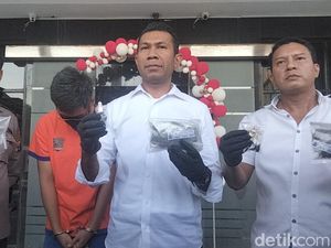 Polisi Kejar Pemasok Liquid Vape Ganja yang Diedarkan di Surabaya Polisi Kejar Pemasok Liquid Vape Ganja yang Diedarkan di Surabaya