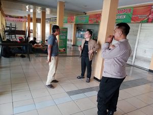 Petugas Koperasi Dihajar saat Tagih Cicilan di Pasar Bandarjo Ungaran Petugas Koperasi Dihajar saat Tagih Cicilan di Pasar Bandarjo Ungaran