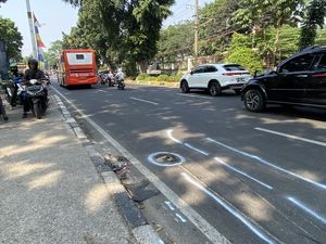 Sejumlah Pemotor Masih Nekat Lawan Arah di Lenteng Agung Pagi Ini Sejumlah Pemotor Masih Nekat Lawan Arah di Lenteng Agung Pagi Ini