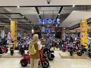 Antusiasme Pengunjung Transmart Rungkut Surabaya Serbu Promo Full Day Sale Antusiasme Pengunjung Transmart Rungkut Surabaya Serbu Promo Full Day Sale