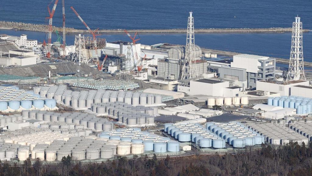 Melihat Penyimpanan Air Terkontaminasi Radiasi Nuklir di Fukushima Daiichi Melihat Penyimpanan Air Terkontaminasi Radiasi Nuklir di Fukushima Daiichi