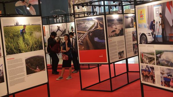 Pameran Foto Membangun Jembatan Masa Depan Meriahkan HUT RI