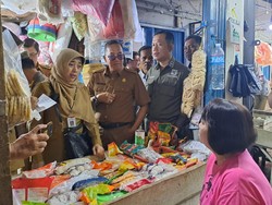 Kemendagri Pantau Harga Bahan Pokok di Pasar KM 5 Palembang