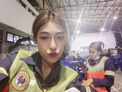 Most Popular: Tukang Sapu Jalanan Cantik Viral Pendapatannya Rp 22 Juta