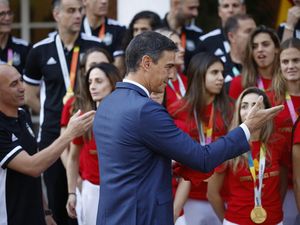 PM Spanyol Kecam Aksi Presiden RFEF Cium Jennifer: Maaf Saja Tak Cukup PM Spanyol Kecam Aksi Presiden RFEF Cium Jennifer: Maaf Saja Tak Cukup