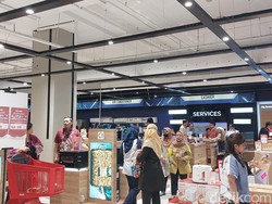 Pelanggan Ini Bawa Rombongan Kantor ke Transmart Full Day Sale