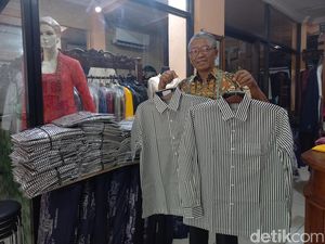 Penjahit Jokowi Solo Kini Bikin Baju Kampanye Ganjar, Laku hingga Hong Kong Penjahit Jokowi Solo Kini Bikin Baju Kampanye Ganjar, Laku hingga Hong Kong