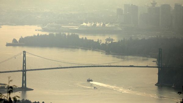 Potret Kota Vancouver Berselimuti Asap Kebakaran Hutan