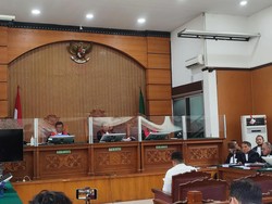 Shane Terisak-isak Bacakan Pleidoi, Merasa Dijerumuskan Mario Dandy