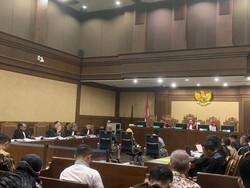 Ada Lebih Bayar Rp 1,7 Triliun di Proyek BTS Kominfo, Hakim Sampai Heran