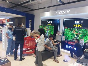 Semakin Malam Produk Elektronik di Transmart Full Day Sale Diserbu Pelanggan