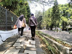 Duh, Trotoar di Samping Gedung Sate Rusak Parah!