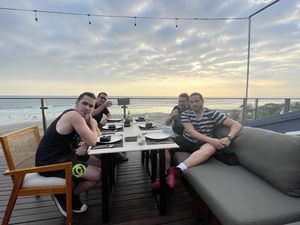 Anantara Seminyak Bali Resort Jadi Tempat Liburan 4 Rocker Legendaris