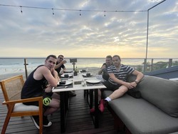 Anantara Seminyak Bali Resort Jadi Tempat Liburan 4 Rocker Legendaris