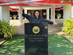 Ashanty Resmi Jadi Mahasiswa Baru Pascasarjana Unair, Ini Pesan Rektor Ashanty Resmi Jadi Mahasiswa Baru Pascasarjana Unair, Ini Pesan Rektor