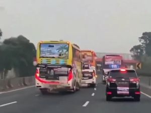 Heboh Bus Pariwisata Asal Gresik Ugal-ugalan di Tol Balaraja-Serang