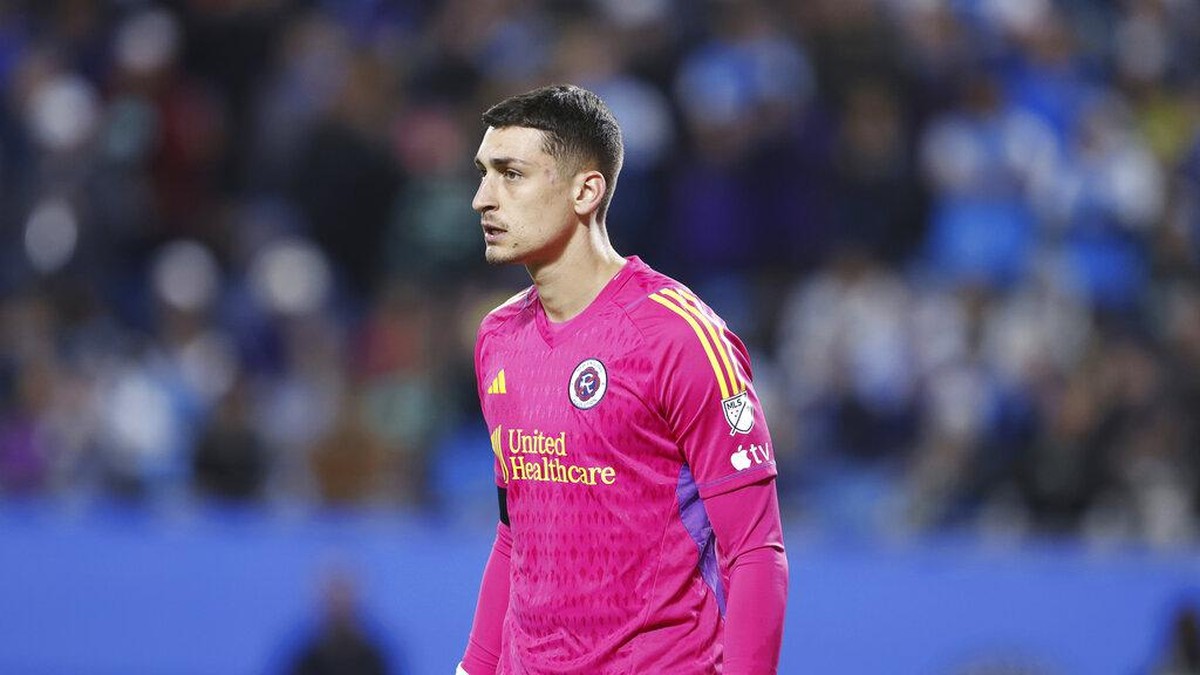 Kiper New England Revolution Djordje Petrovic selangkah lagi gabung Chelsea (AP/Brian Westerholt)