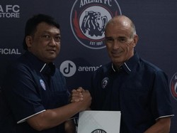 Fernando Valente Resmi Jadi Pelatih Arema FC