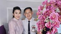 Fitri Carlina Romantis Bareng Suami Saat Kulineran