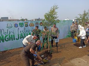 Heru Tanam Pohon Bareng Pangdam-Kapolda: Ini Lanjutan yang Dilakukan Kapolri