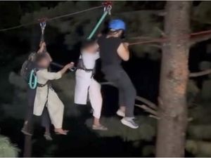 Tegangnya Penyelamatan Anak-anak Terjebak di Kereta Gantung Pakistan